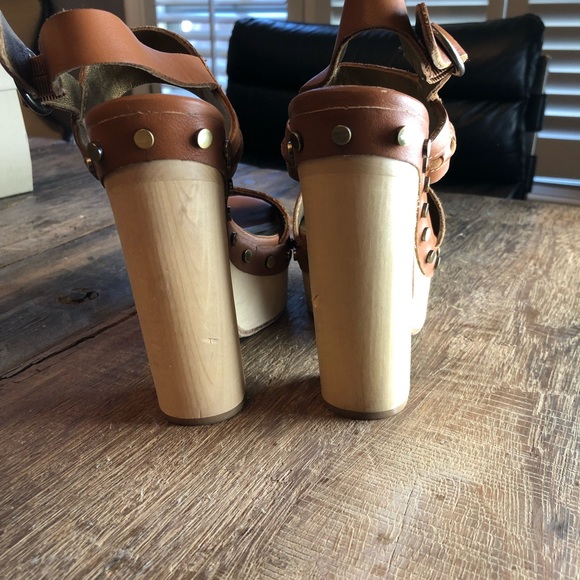 Cynthia Vincent platforms - Picture 2 of 4